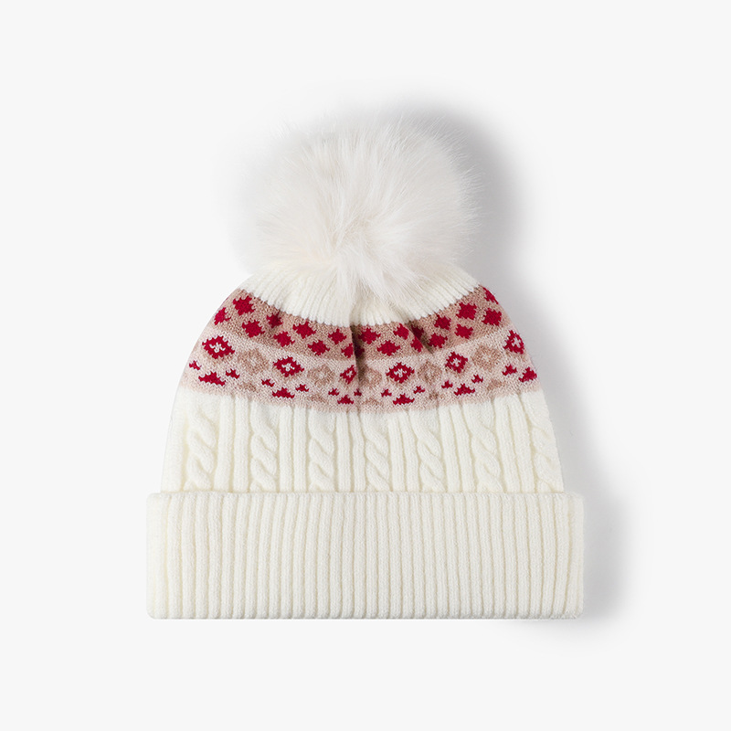 Beanie Cuffed Knit - 女性用、二重の裏地が付いたフェア・アイル編みのニット帽。フェイクファーのポンポンが付いており、暖かく、冬にぴったりの、袖口が絞られたニット帽。