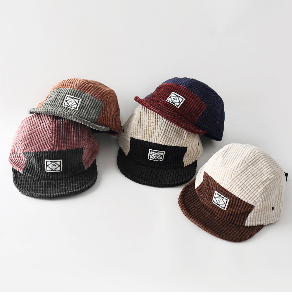 Corduroy Cap 5 Panel - 秋・冬の新作、5パネル構造のカラーブロック・コーデュロイ素材の野球帽。男女兼用、パッチ付き、短いつば、暖かくカジュアルでおしゃれな、日よけにもなる野球帽。