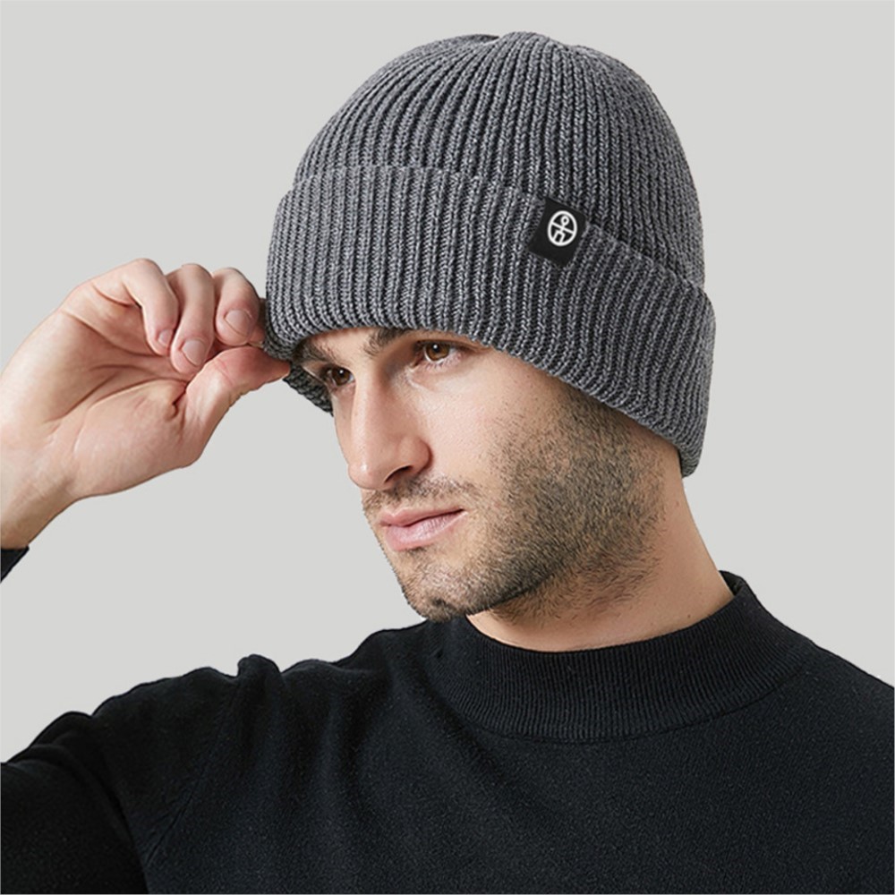 普段使いに最適な、袖口付きのニット帽。冬用の帽子で、女性向け - Beanie Cuffed Knit のレビューと価格