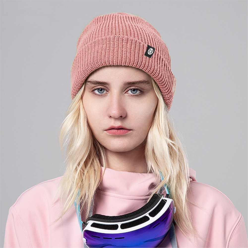 普段使いに最適な、袖口付きのニット帽。冬用の帽子で、女性向け - Beanie Cuffed Knit のレビューと価格